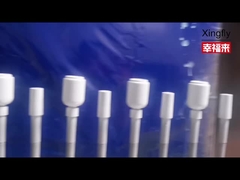 工場での日常作業:スプレー塗装 ガラスボトル